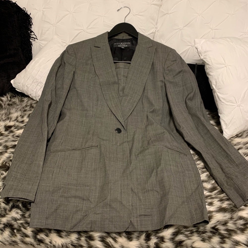 Bill Burns Classic tweed black and White suit.